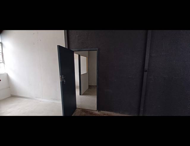 1,000M² WAREHOUSE TO LET IN NEW GERMANY